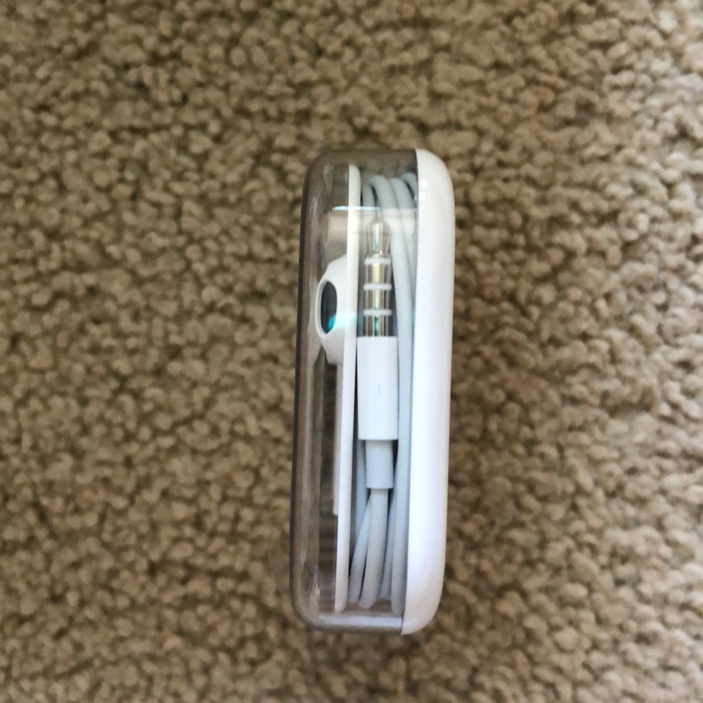 Authentic Apple EarPods - Picture 3 of 4